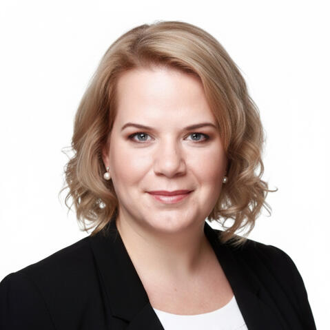 Judit Szamosi-Stewart Project & Change Manager Judit Szamosi-Stewart, Project and Change Manager